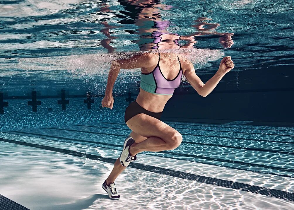 Тренировка похудения вода. Aqua-circuit аквааэробика. аэробика в воде. тренировка в бассейне. фитнес бассейн.