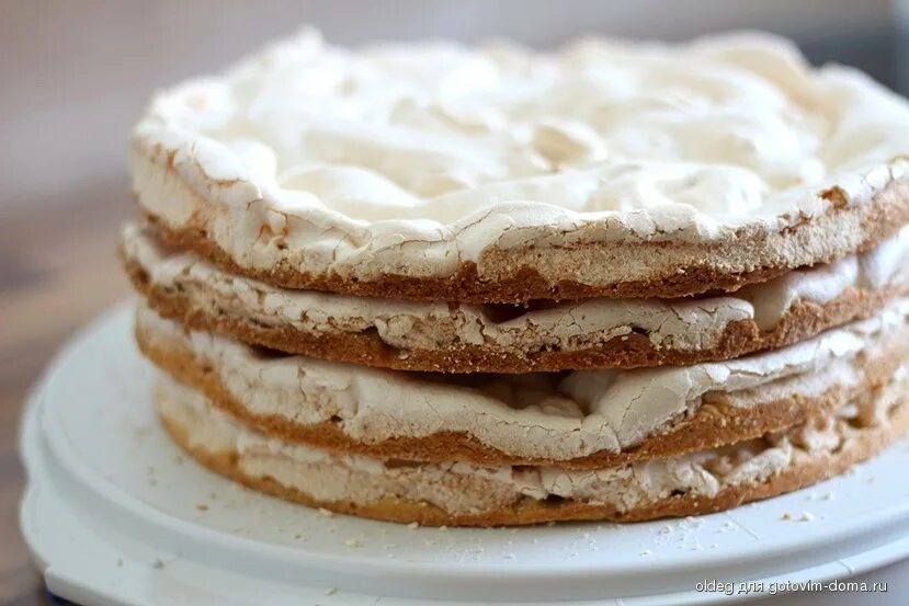 Сметанник наполеон медовик. Берлинский сметанник. Лимонный меренговый пирог. Песочный пирог с меренгой и яблоками. Песочный торт.