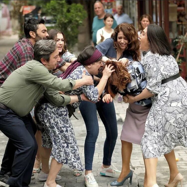 Любовь разум месть хорошего качества. Бурджу озберк любовь логика месть. любовь логика месть турецкий сериал 2025. любовь разум логика турецкий сериал. бурджу озберк любовь разум месть.