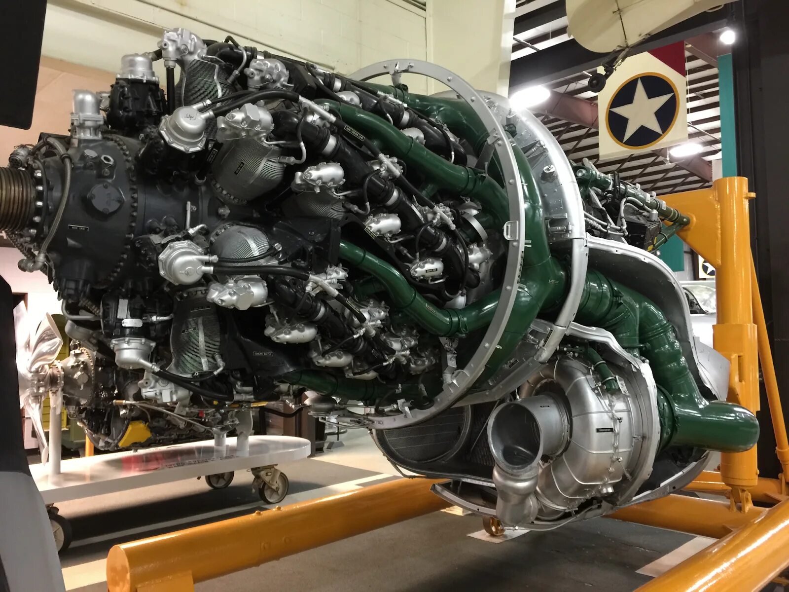 Двигатель с большей мощностью. Двигатель pratt whitney r-4360. pratt &amp; whitney r-4360 wasp major. pratt whitney r4360 28 цилиндров. 28-цилиндровый двигатель pratt whitney aircraft engine.