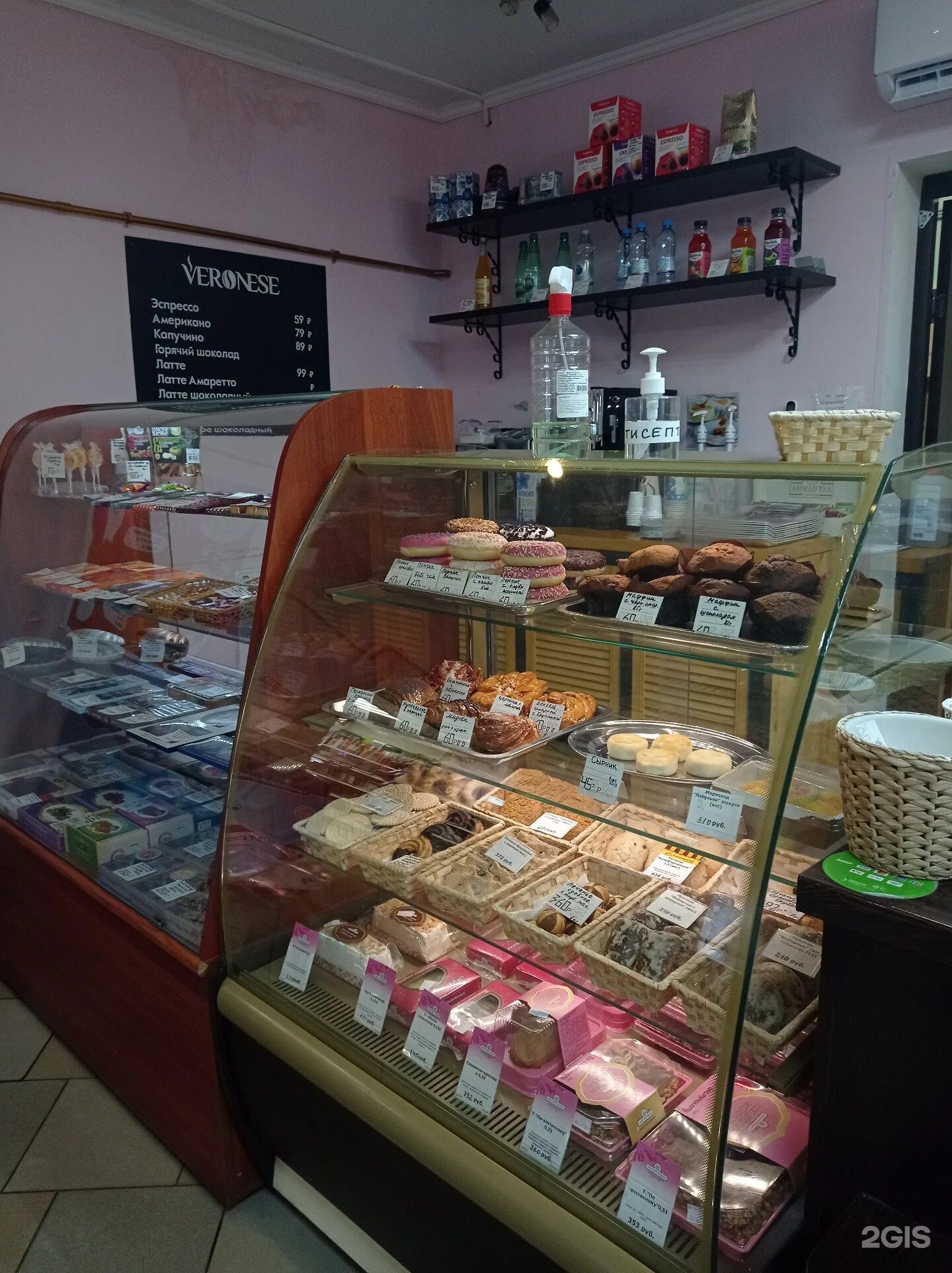 берег кондитерский. кафе невские берега в санкт-петербурге. невские берега логотип. берег кондитерский. магазин невские берега.