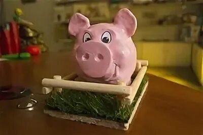 Накорми свинку. Свинья символ богатства. Копилка Свинка зеленая 3d. Прикольная 3д Свинка копилка. Копилки свинки семья.