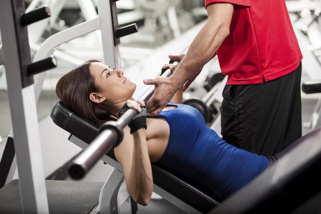 фотосессия в тренажерном зале. нужен ли тренер. тренер в тренажерном зале. нужен ли тренер. тренировка с инструктором.