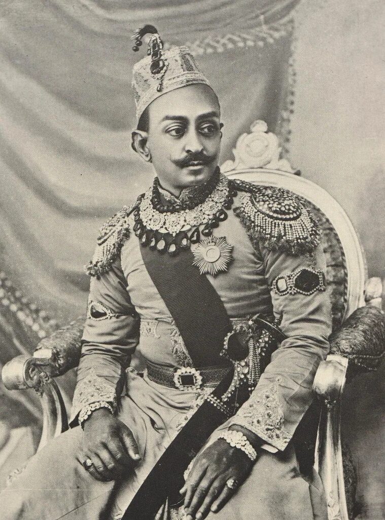 Maharaja махараджа 1998. Индус раджа. Махараджа савай джай сингх бахадур алвар. Магараджа магараджа. Махараджа пратап сингх.