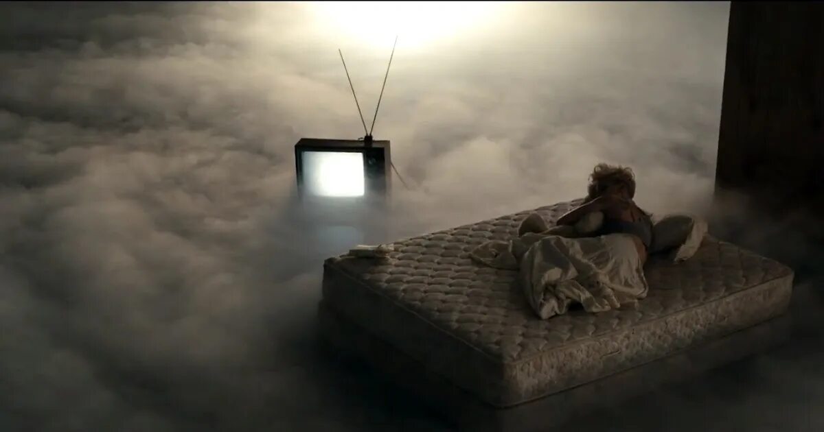 Джаст гив ми. P!NK just give me a reason. Рисон клип. Клип give me give me a. Призрак из клипа Джаст мен.