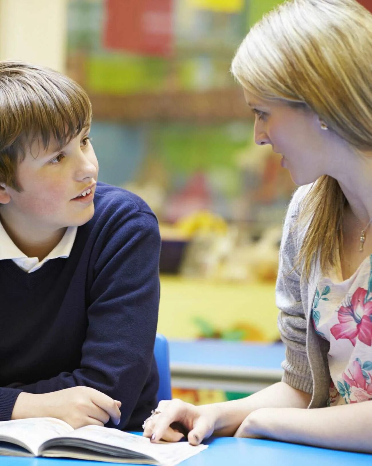 Взрослый ученик. Фото взрослых школьников. Pupil. Teacher and pupil.