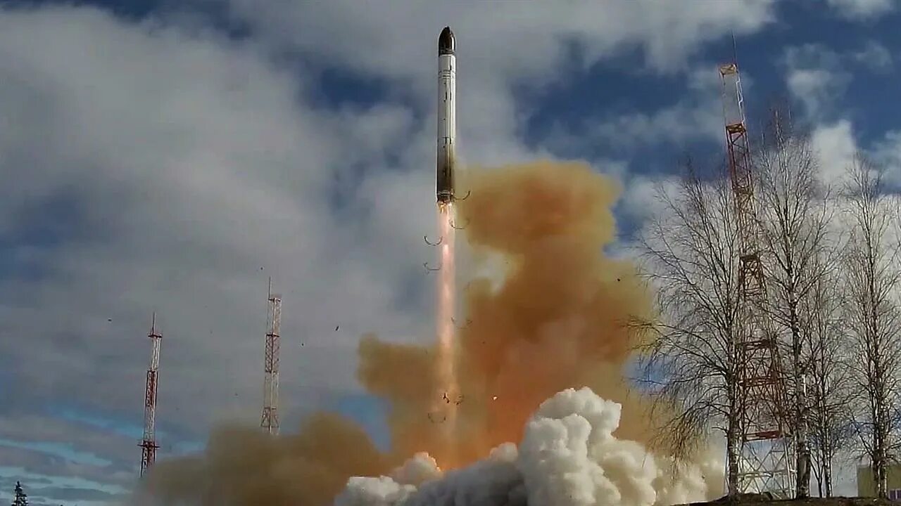 Сармат ракетный комплекс. РС-28 Сармат. Межконтинентальная баллистическая ракета России Сармат. Сармат пуск 2022.