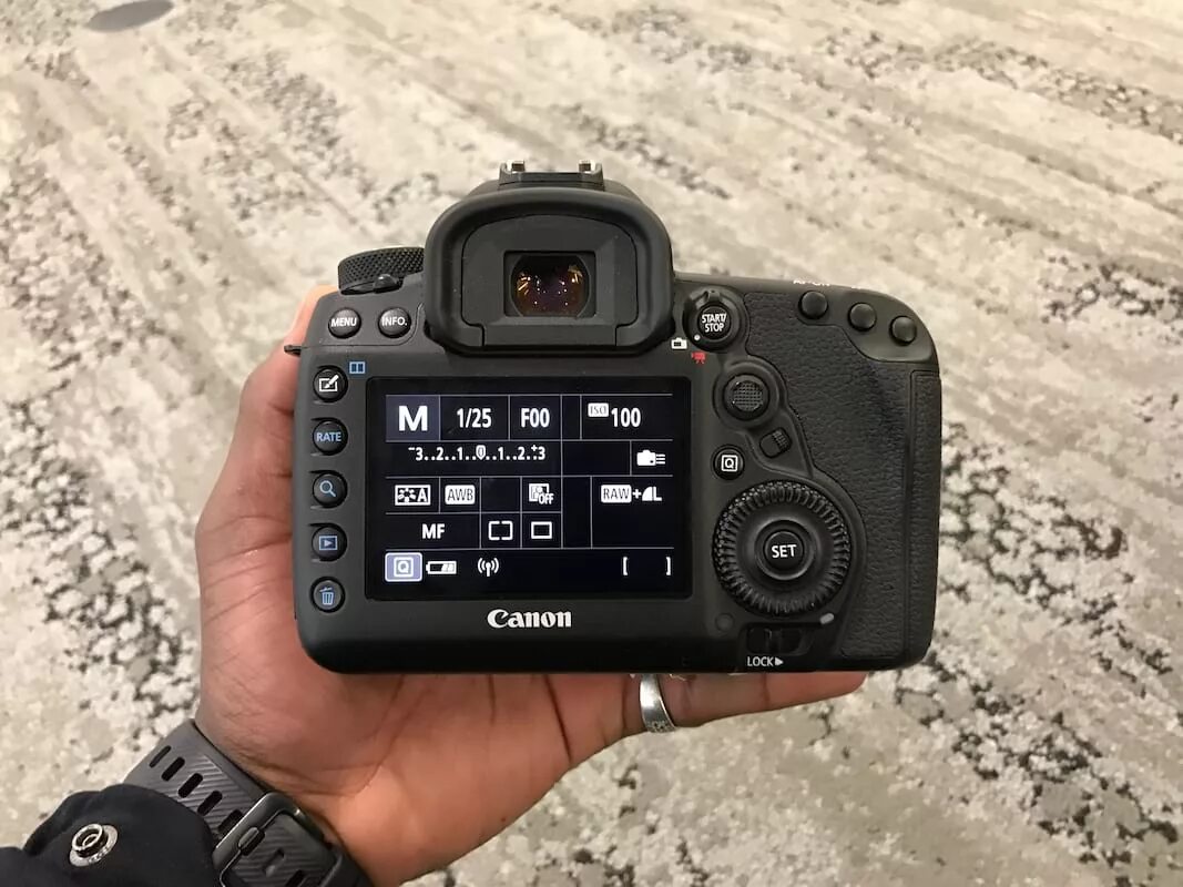 Блог увлечённого фотографа. Фотоаппарат 5d mark 2 kit коробка. Настроить фотоаппарат для съемки. Настройки canon 5d mark. Canon eos 5d mark iv korpus.