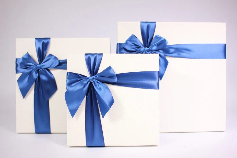 Подарок синего цвета. Коробка для подарка. Подарок синяя коробка. Подарок синего цвета. Синяя подарочная коробка.