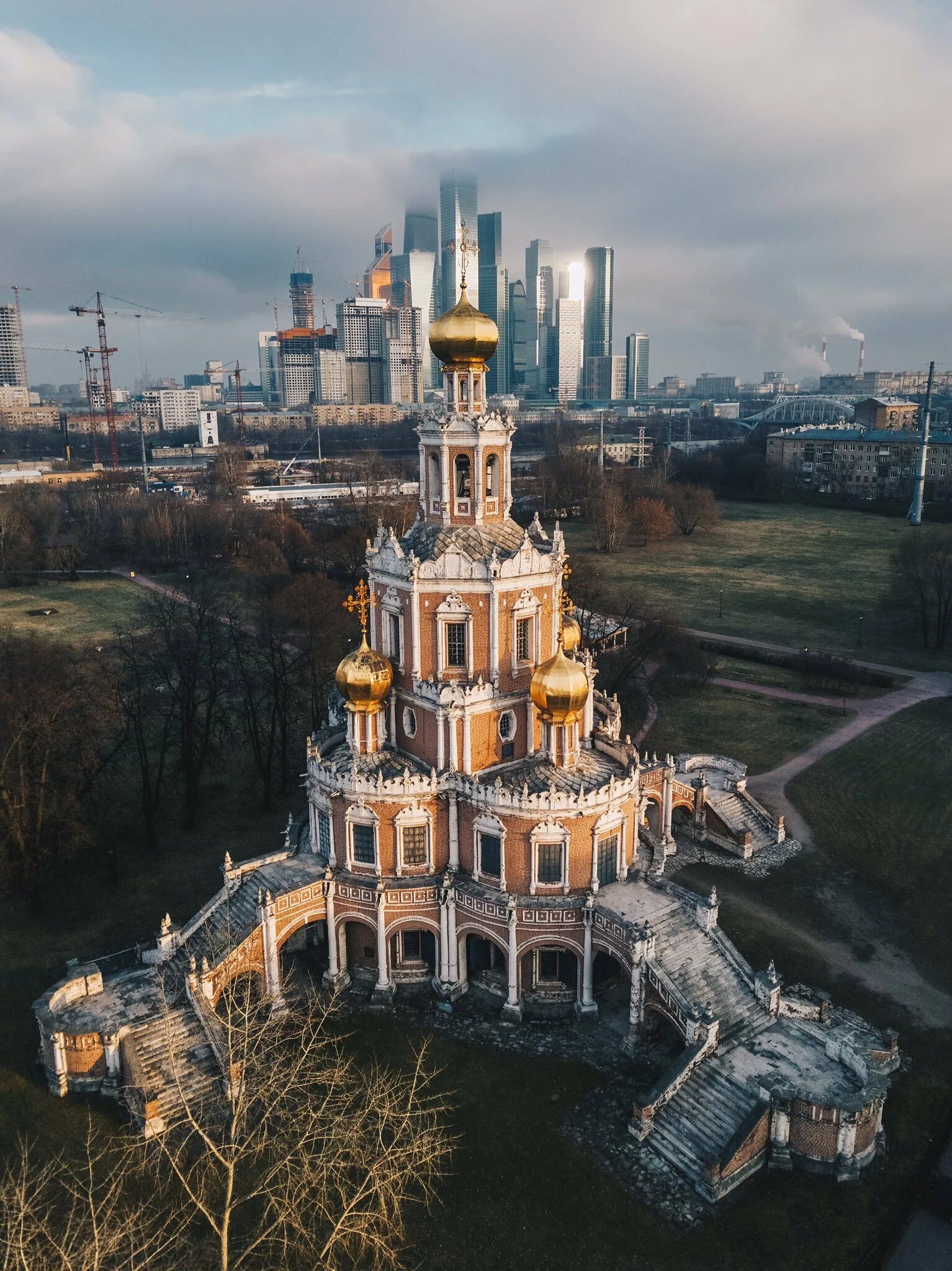 Уникальная архитектура москвы. Москва. Храм Покрова Пресвятой Богородицы в Филях.. Храм Покрова Пресвятой Богородицы ву филяых. Церковь Покрова Пресвятой Богородицы в Филях. Храм в Филях нарышкинское Барокко.