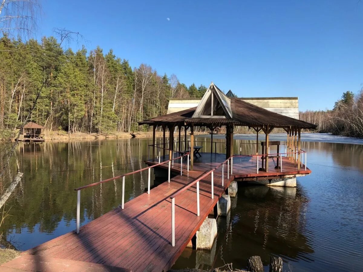 Хижина, сша экодом. Где снимали у озера. Дом у реки финляндия. Дом в лесу у озера. Дневники вампира мистик фоллс.