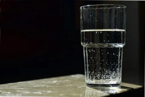 Вода в стакане замерзла