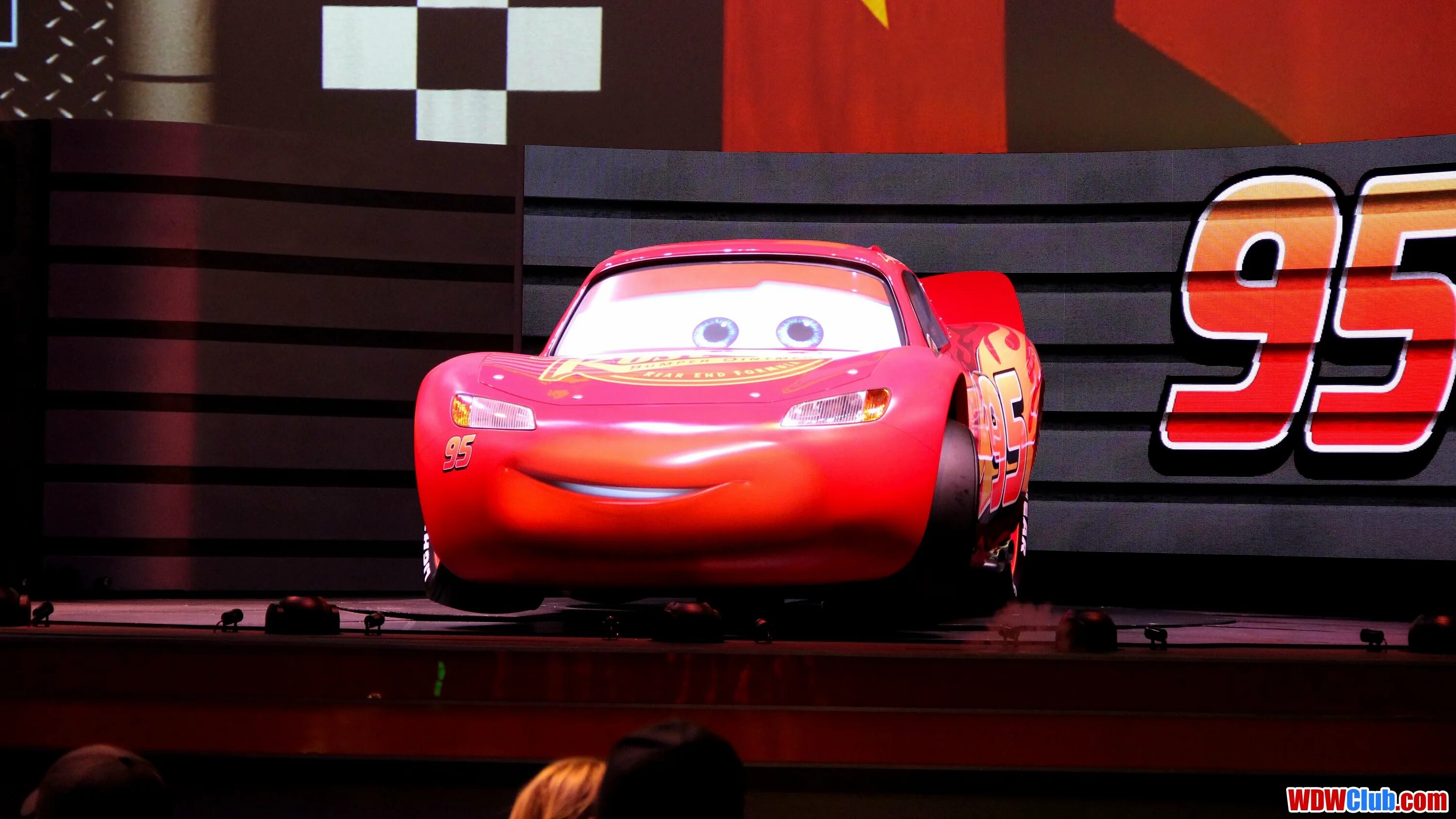 Включи 5 маквинов. Тачки Lightning MCQUEEN 95. Номер 95 молния Маккуин. Молния Маккуин 57. Молния Маквин кчау 95.