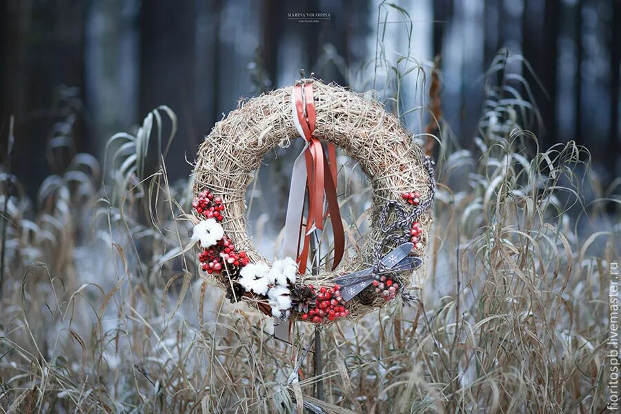 Флористическая композиция в венке. Virena венок. Листья венка. Венок бывшему. Древний рим венок.