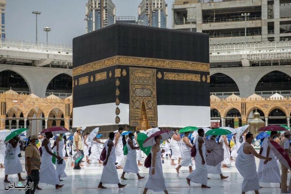 Сколько длится хадж. Хаджи Мекка таваф. Umrah 2022. Кааба в Мекке 2021. Хадж в Мекку.