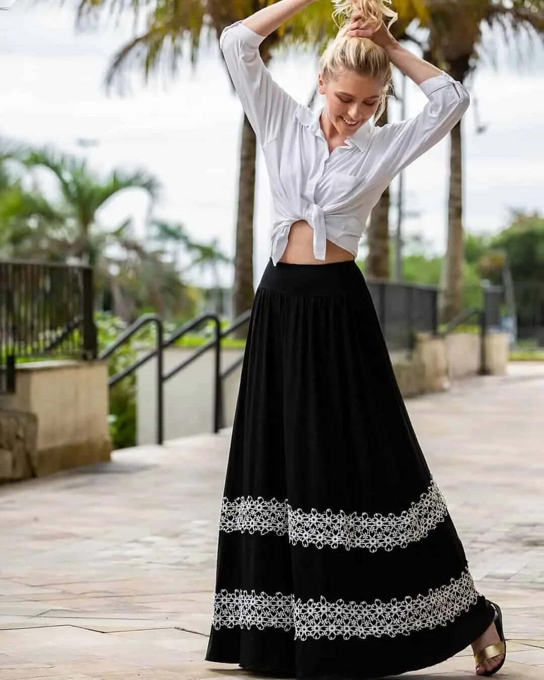 длинная пышная юбка. длинная серая юбка. длинная пышная юбка. девушка в длинной юбке. юбка макси кэжуал стиль.