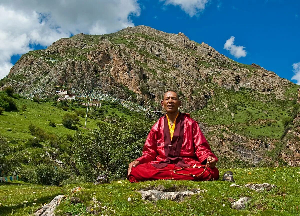 Гималаи Тибет монахи. Тибет Гималаи Лхаса. Гималаи буддизм. Непал Тибет буддисты. Включи тибетскую
