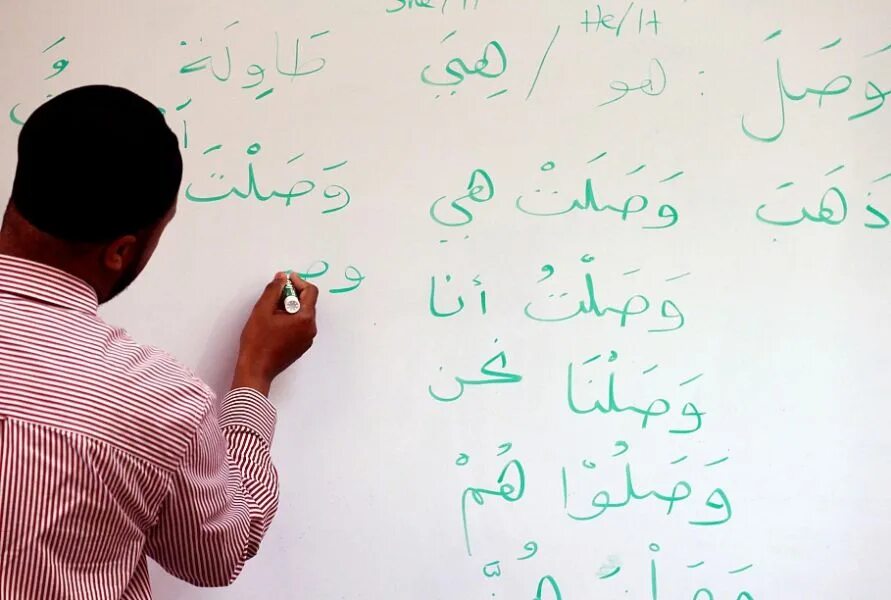 Арабский язык. Самоучитель арабского языка. Learn arabic language. Книги на арабском языке. Носитель арабского языка.