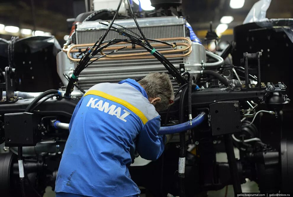 Прз камаз набережные челны. Завод каркасов кабин камаз. Завод двигателей набережные челны конвейер. Завод кабин камаз набережные челны. Вакансии на заводе камаз в набережных челнах.