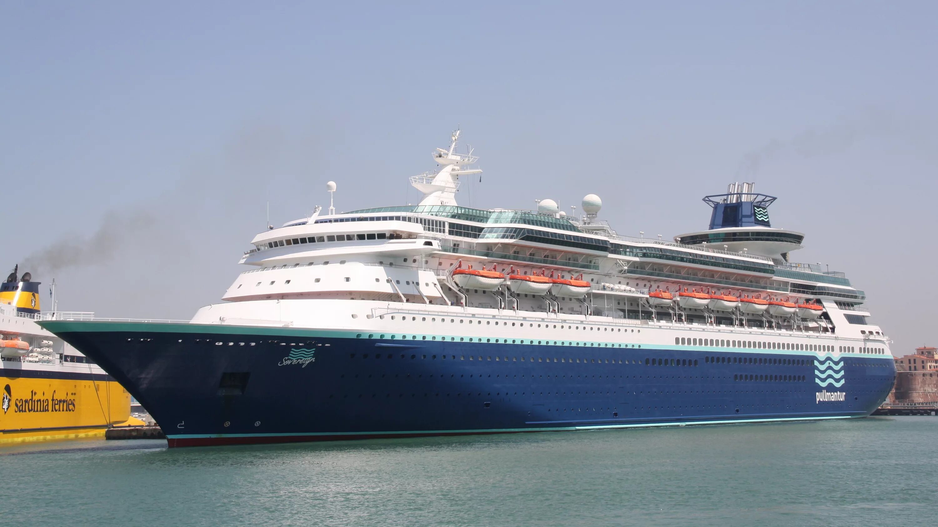 Класс лайнера. Роял карибиан оазис лайнер. Класс лайнера. Океанский лайнер император. Аврора лайнер круизный.