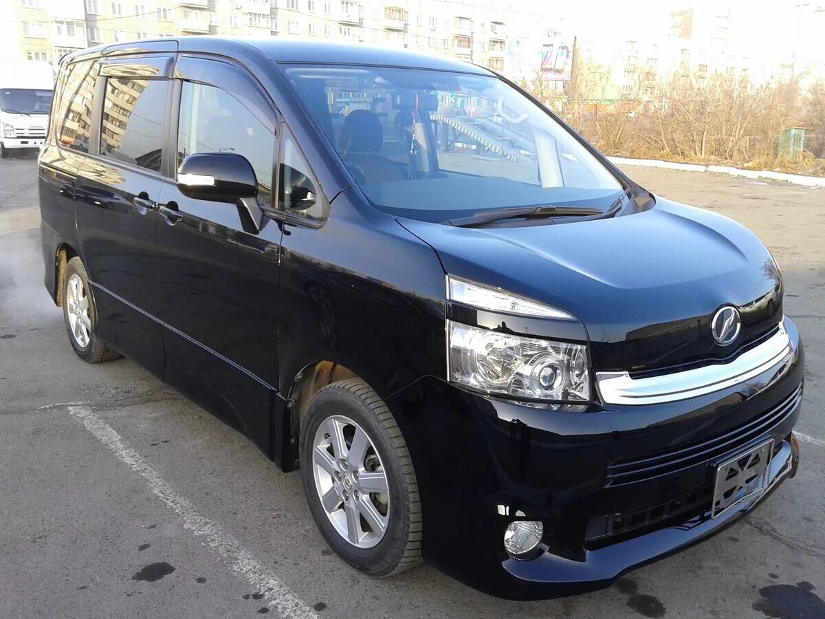 Toyota noah ii (r70). Toyota voxy, 2010 г. тойота вокси 2012. Toyota 7 voxy 2010. тойота вокси 1 2010 год.