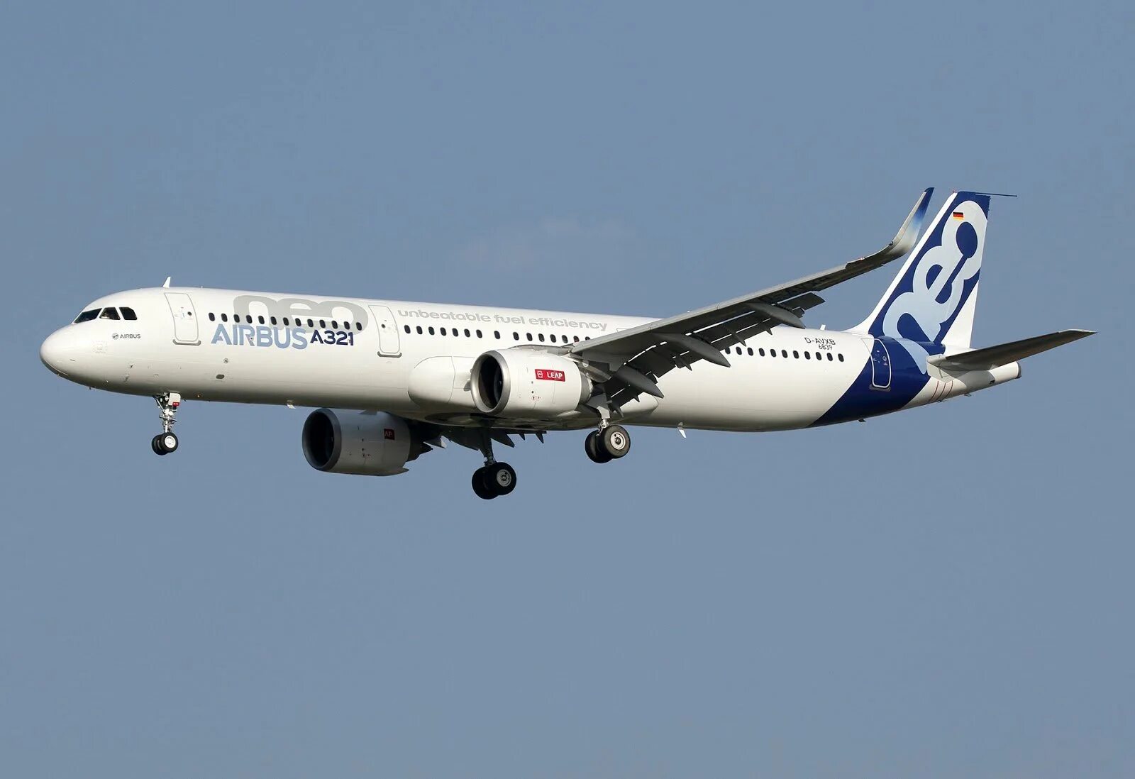 Аэробус a321neo. Аэробус а-321. Аэробус а321 Нео. Airbus a321-200 Airbus a321neo.