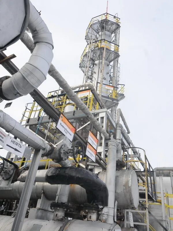 Полазненское нефтяное месторождение. Нефтяная скважина на верхнекамском месторождении калийной соли. Нефтепромысел. Добыча газа. Сод нефтянка.