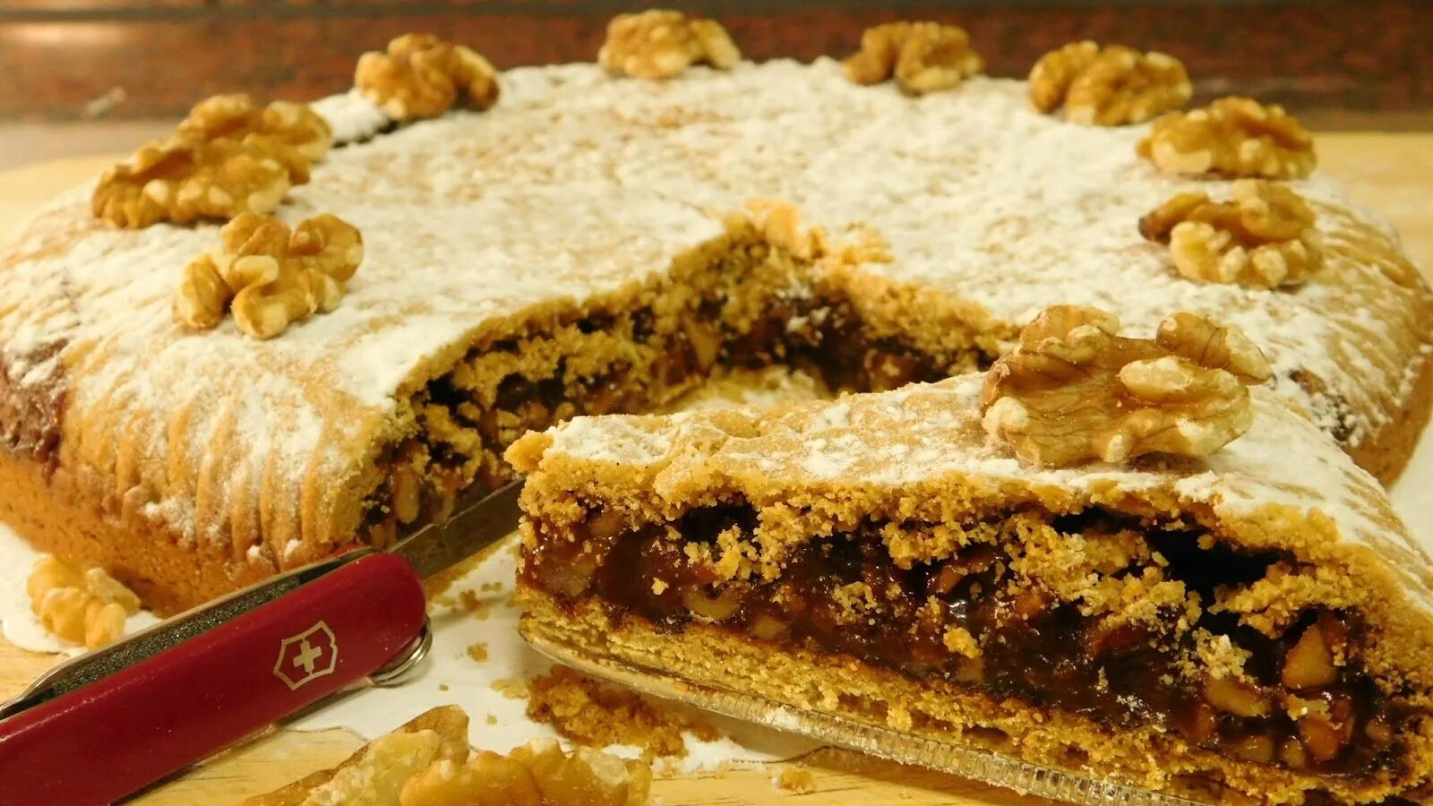 Ореховый пирог с грецкими. Энгадинский ореховый торт. торт королевский песочный с безе. швейцарский ореховый торт. королевский торт с грецкими орехами.