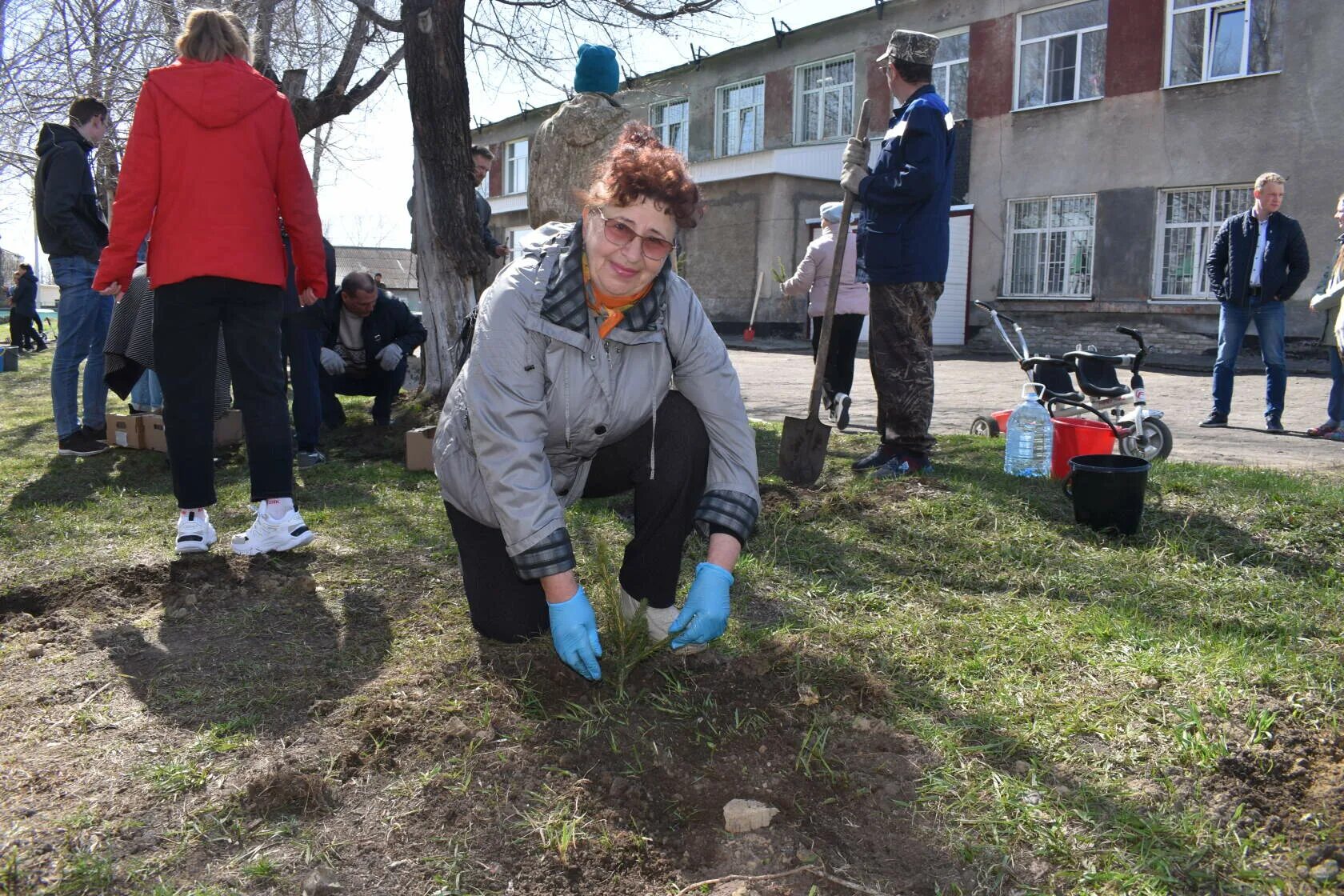 погода ростов. история поселка памяти 13 борцов. возложение цветов помним гордимся. погода в растовена-дону. грайфсвальд захоронение советских солдат.