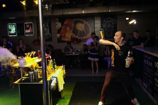 не офис бийск. коктейль прощай ублюдок. неон киров ночной клуб. мануфактура киров клуб. не офис бийск.