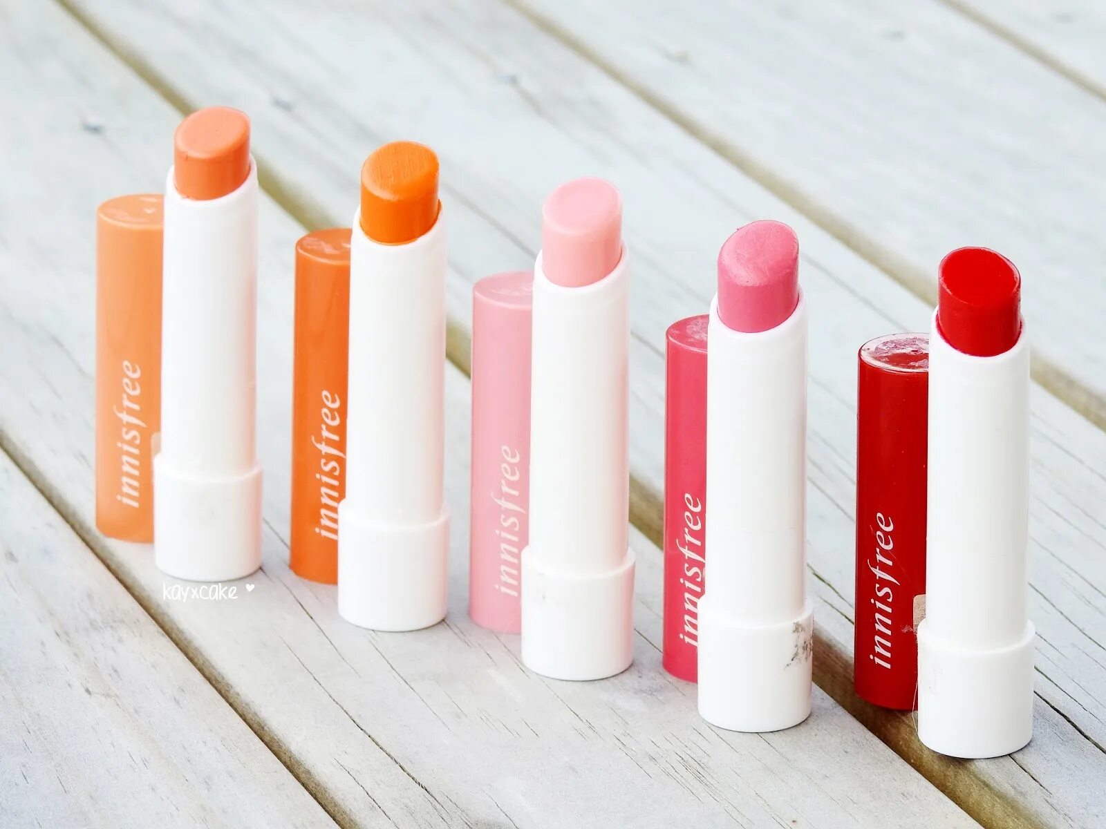 Innisfree Eco Flower Tint Balm. Innisfree Lip Balm тинт. Innisfree Dewy Tint Lip Balm. Тинт-бальзам для губ Innisfree Dewy Tint Lip Balm.