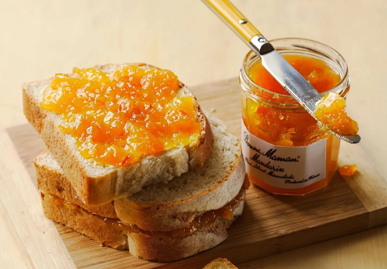 Паддингтон и апельсиновый мармелад. Сэндвич с апельсиновым мармеладом. Бутерброды с апельсином. Хлеб с мармеладом.