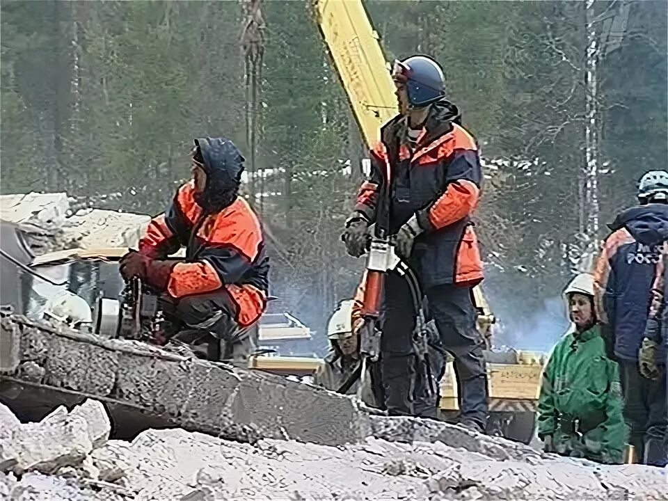 Прямая трансляция пожар на шахте Распадская. Шахта Распадская видео со дня взрыва.