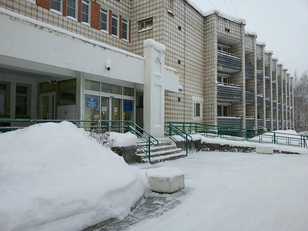 Девушка играет на баяне. Тентюковский дом интернат для престарелых. Тентюковский дом интернат для престарелых. Тентюковский дом интернат. Тентюковский дом интернат для престарелых.