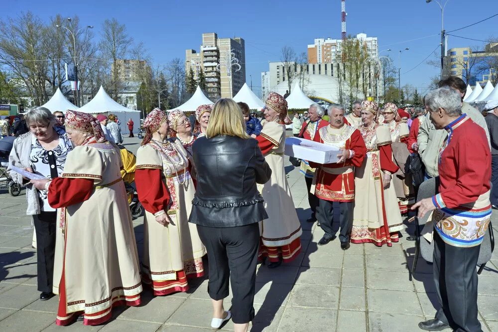 Красная горка 26. 26 Апреля 2014 красная горка. Красная горка в Долгопрудном.