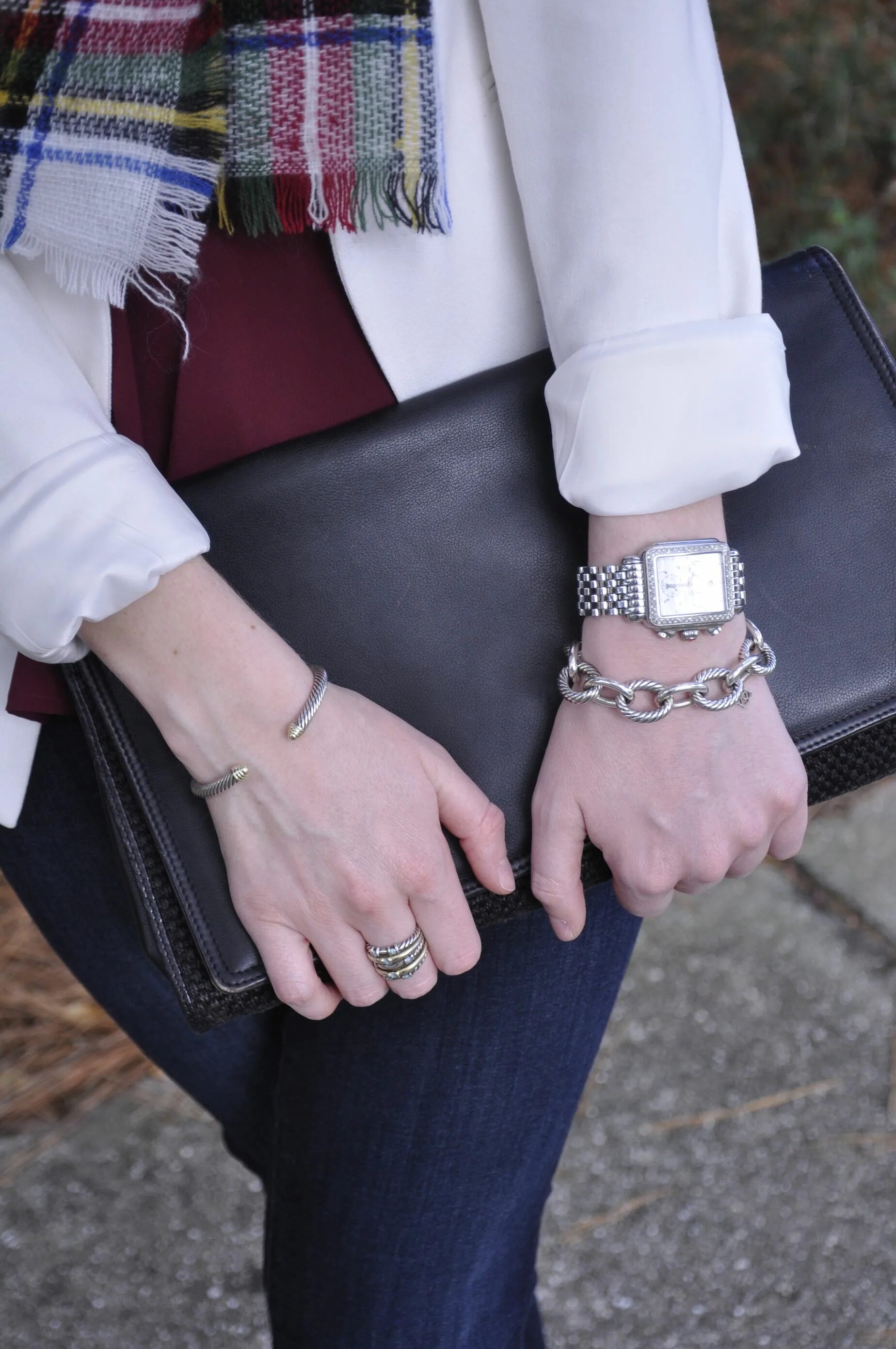 Наручные часы michael kors mk8286. Браслеты с часами на руке женские. Можно ли носить часы с браслетом. Сочетание браслета с часами. Можно ли носить часы с браслетом.