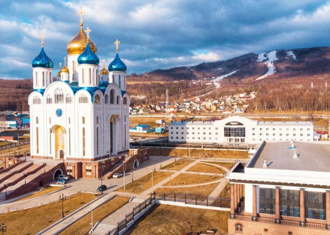 Погода в южно сахалинске в августе. Юность Южно-Сахалинск. Отель Юность Южно-Сахалинск. Южный Сахалин Юность отель. Гостиница Юность Южно-Сахалинск Юность.