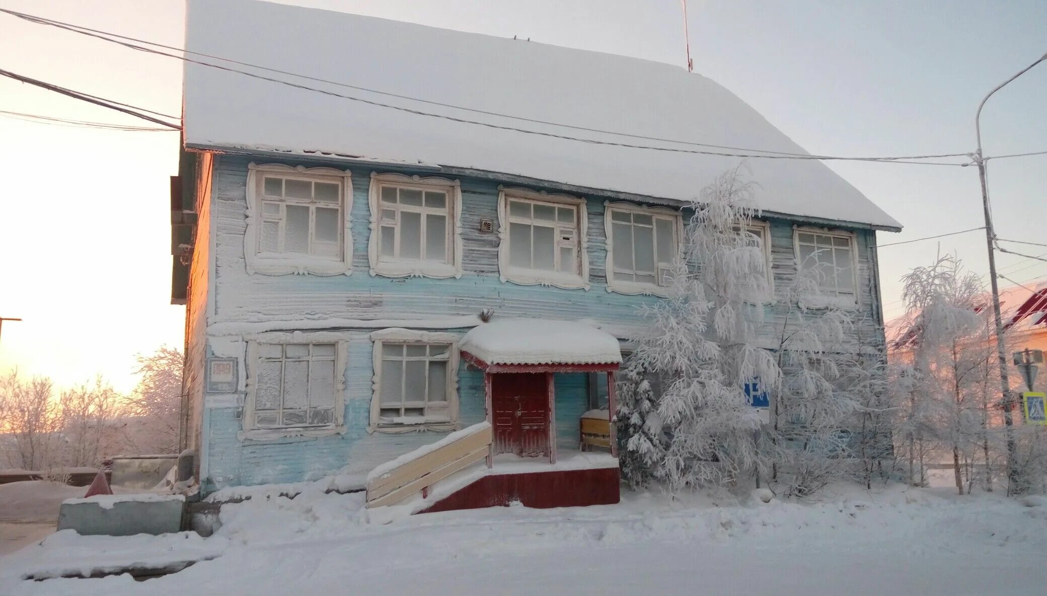 Салехард зима. Здания на Ямале. Салехард зимой. Зимний день в Салехарде.