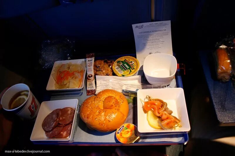 еду мах. кошерное бортовое питание. кошерное питание уральские авиалинии. еду мах. в самолете с пирожками.