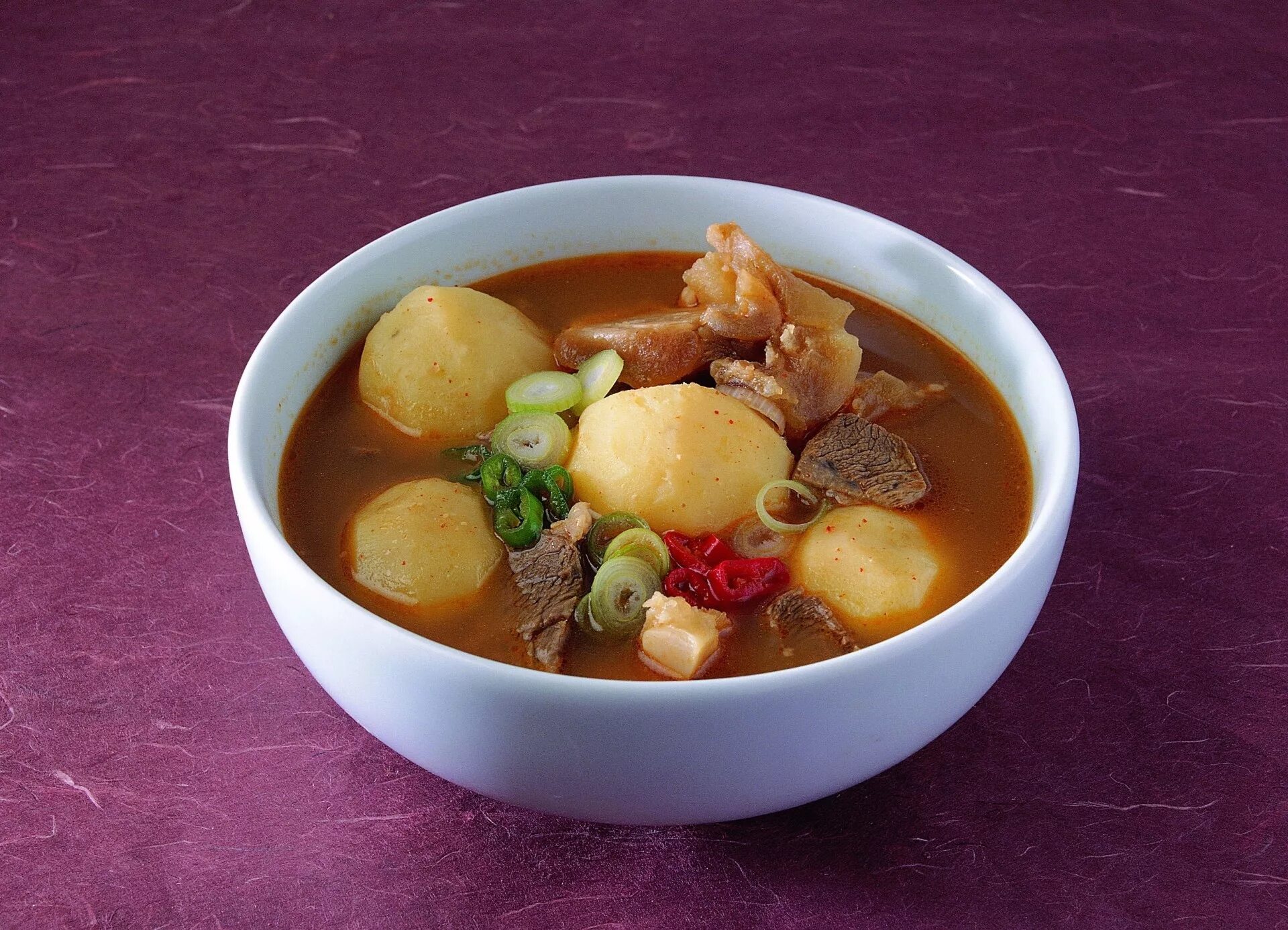 Рецепт простого супа с мясом и картошкой. Элеш суп. Рисовый Айнтопф с почками. Картофельный суп с мясом. Говядина для супа.