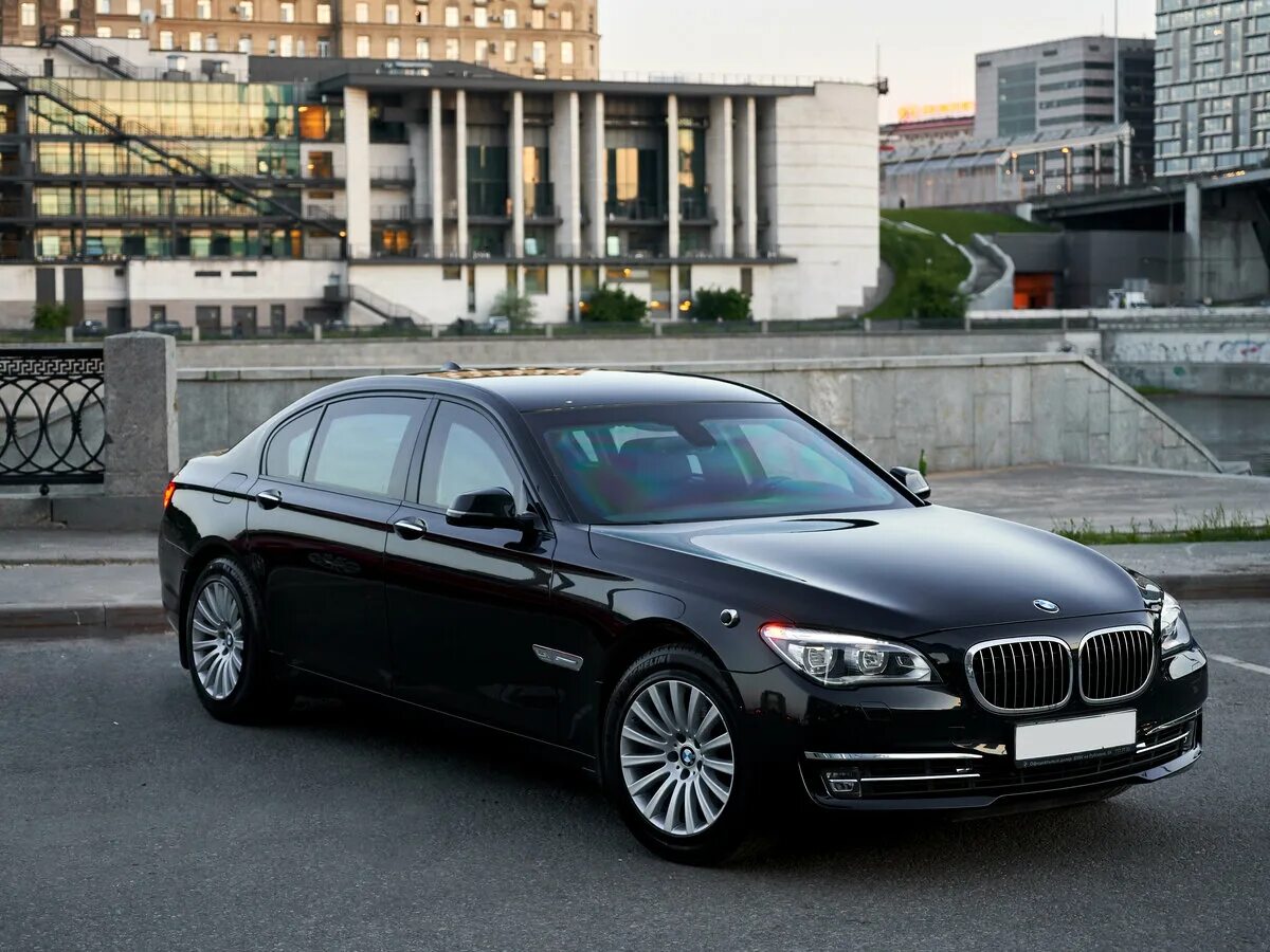 Бмв 750 москва. БМВ 760li f01. BMW 760 f01. BMW f01/02. BMW f01 черная.