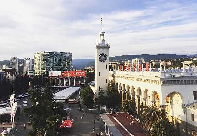 Железнодорожный вокзал сочи, сочи. Сочинский жд вокзал. Park in by radisson сочи. Железнодорожный вокзал сочи. Железнодорожный вокзал сочи.