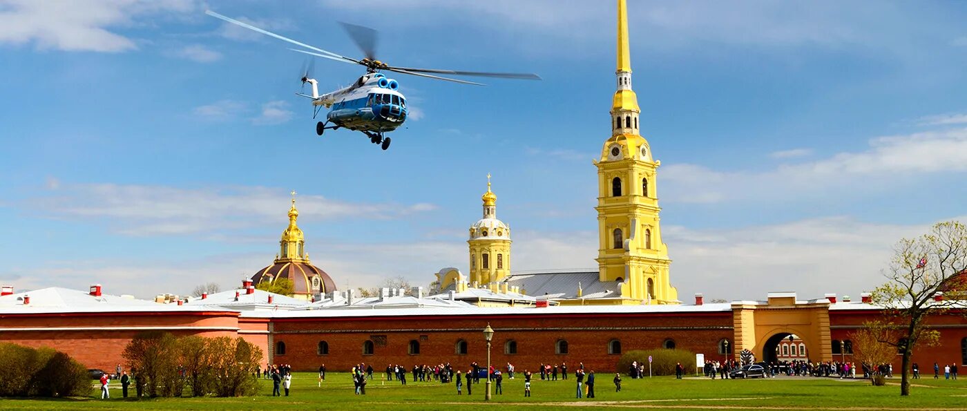 Вертолеты над санкт петербургом. Вертолетные экскурсии Петропавловская крепость. Вертолетная экскурсия СПБ. Вертолётная прогулка Кронштадт Санкт-Петербург. Питер вертолетная площадка.