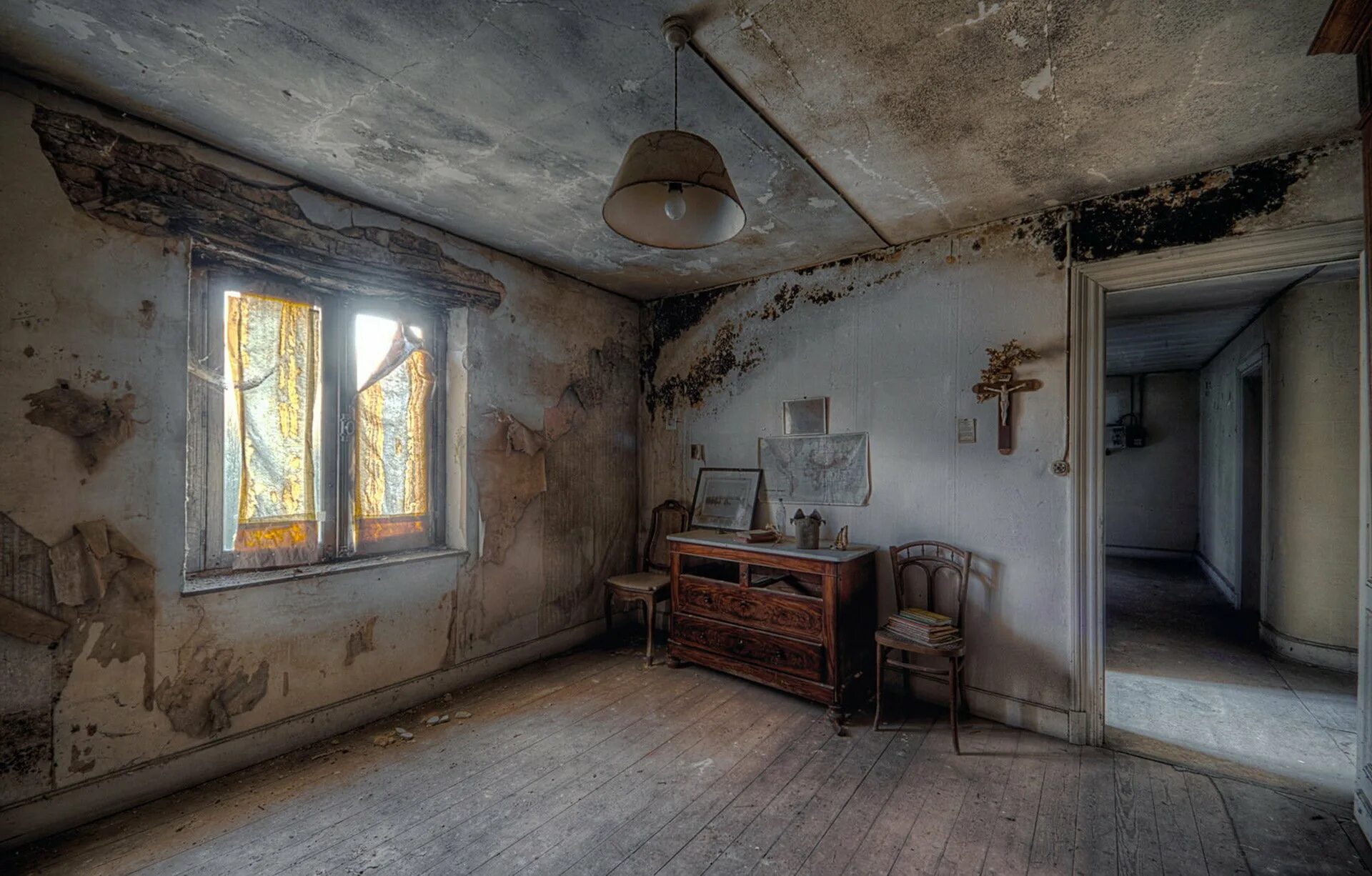 Old bedroom. Коммуналки 19 века Питер. Особняк Данте Манор. Заброшенный дом внутри. Старый дом внутри.