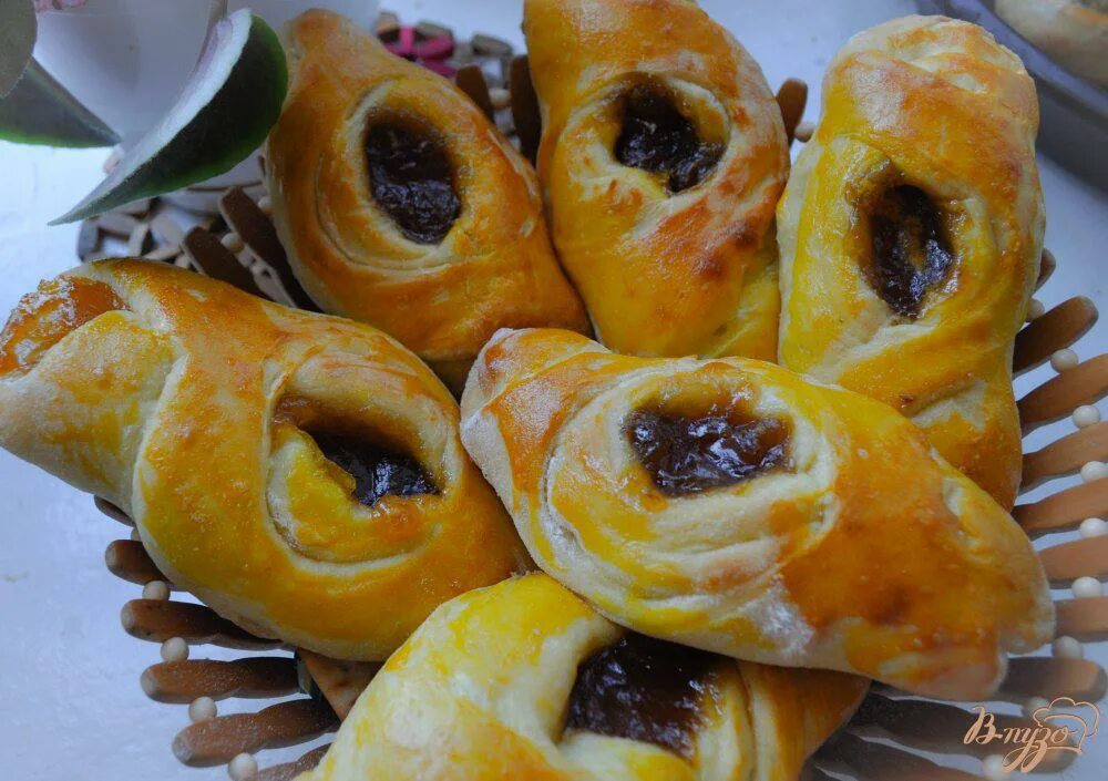 Пирожки с повидлом. Расстегай с повидлом. Булочки с курагой и изюмом. Расстегай. Пирожки и булочки с повидлом.