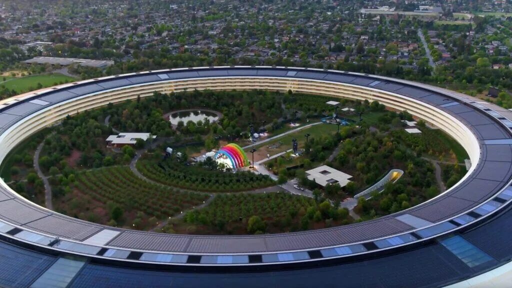 Купертино ростов на дону. Штаб квартира apple в купертино. Штаб квартира apple в купертино. Эпл парк калифорния. Apple park в купертино.