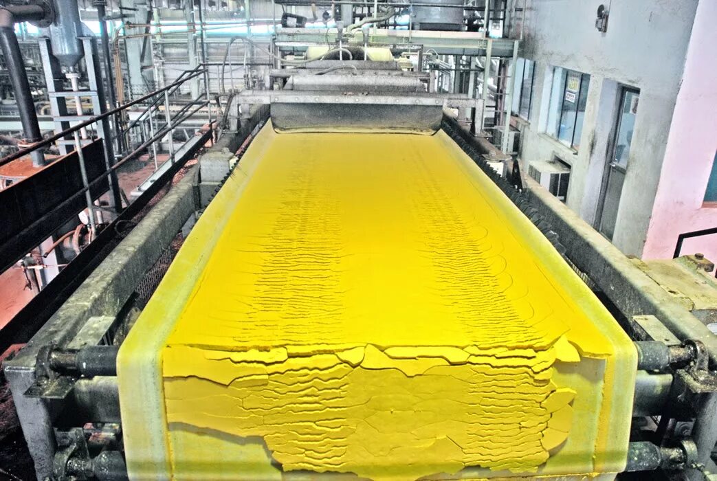 Завод урана. Урановый концентрат Yellow Cake. Низкообогащенный Уран. Урановая промышленность. Переработка урановой руды.