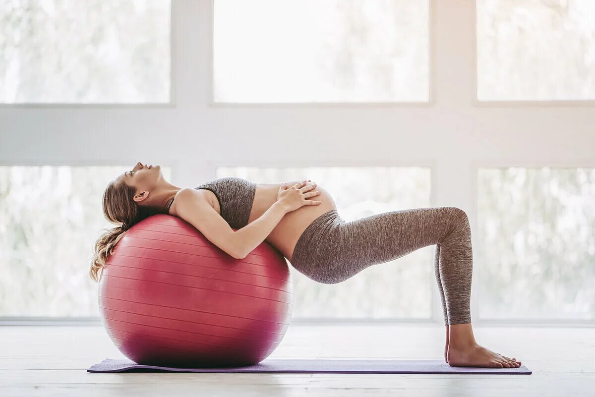 После беременности когда можно заниматься. Физические упражнения для беременных. Беременность и спорт. Йога для беременных. Йога и фитнес для беременных.