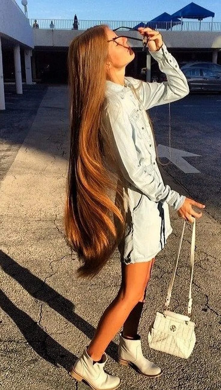 Красивый девочка длинный. Крутые длинные волосы. Длинные волосы русые 11 лет. Девочка лет 14 волосы русые с лицом. Луки с русыми длинными волосами.