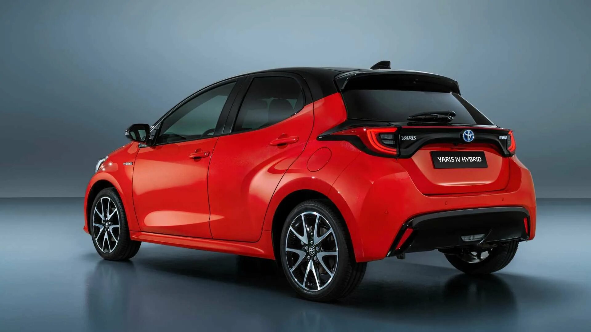 Тойота срх 2020. Toyota паркетник. Тойота новый модельный. Новая тойота chr 2023. Тойота кроссовер c-hr.